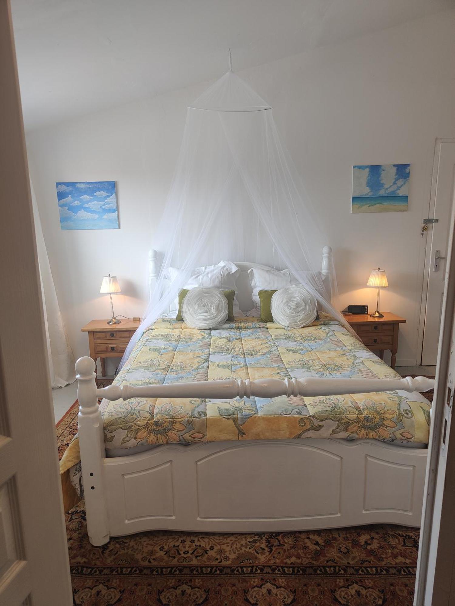 Bed and Breakfast Wisteria House à Chanteloup  Extérieur photo